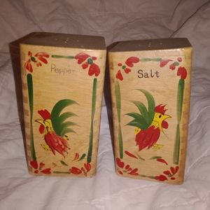 Mid Century Modern Wood Dovetail Rooster Salt And Pepper Shakers Made In Japan